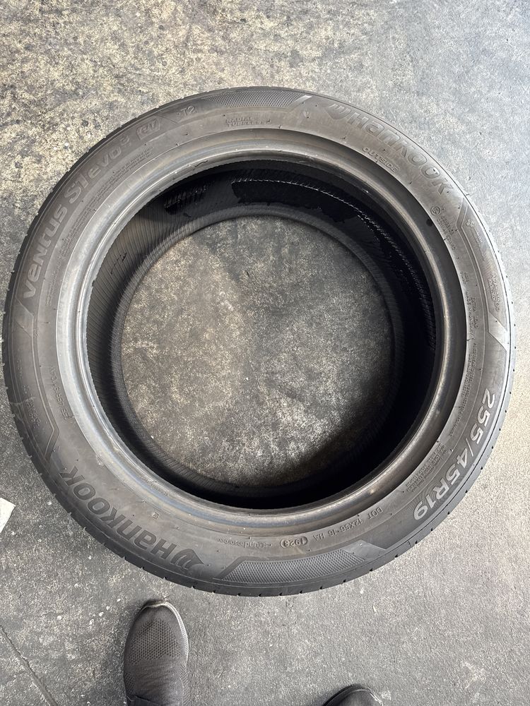 255/45/19 Hankook  2022/2023