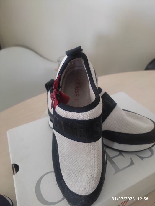 Няколко модела "Guess"