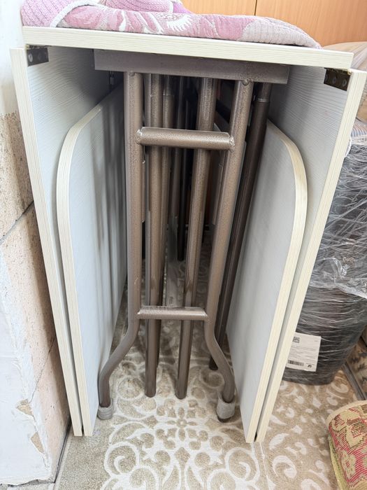 Продам стол книжку