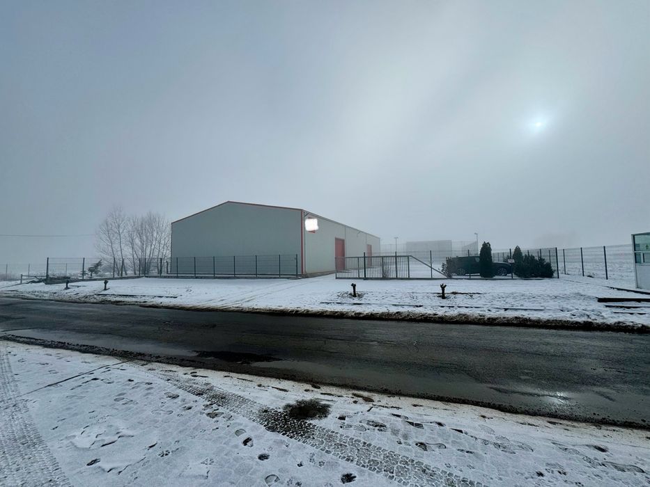 De inchiriat 670mp hala si birouri