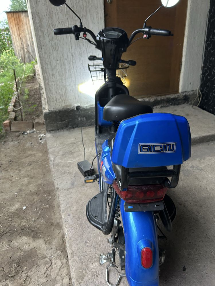 Продам электро мопед модели Ск8
