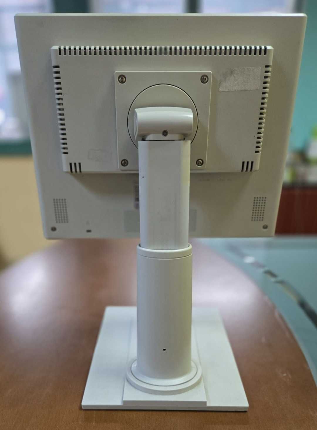 Монитор Fujitsu Siemens A17-3A, компютър