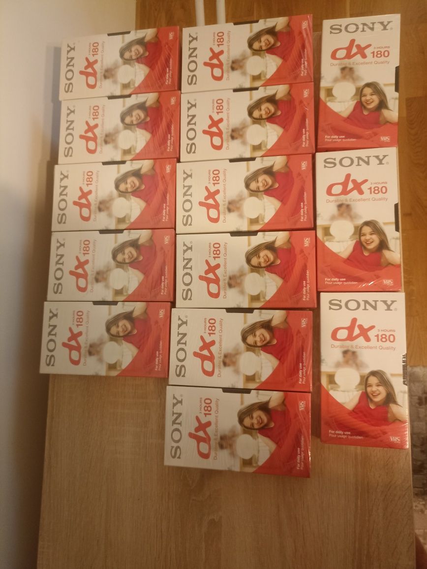 Vând casete video noi vhs Sony DX 180