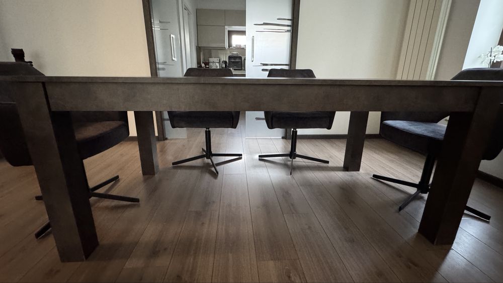 Masa dining extwnsibila 6-10 persoane