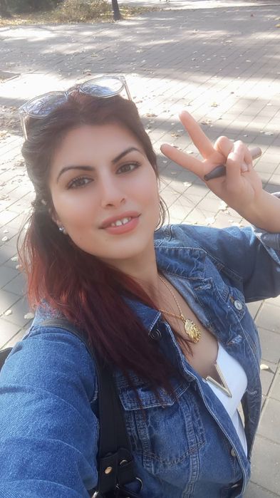 Ofer Servicii de Make up Stilizare sprâncene Manechiura și Pedichiură