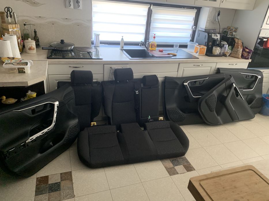Scaune toyota rav 4 si fete usi 2022