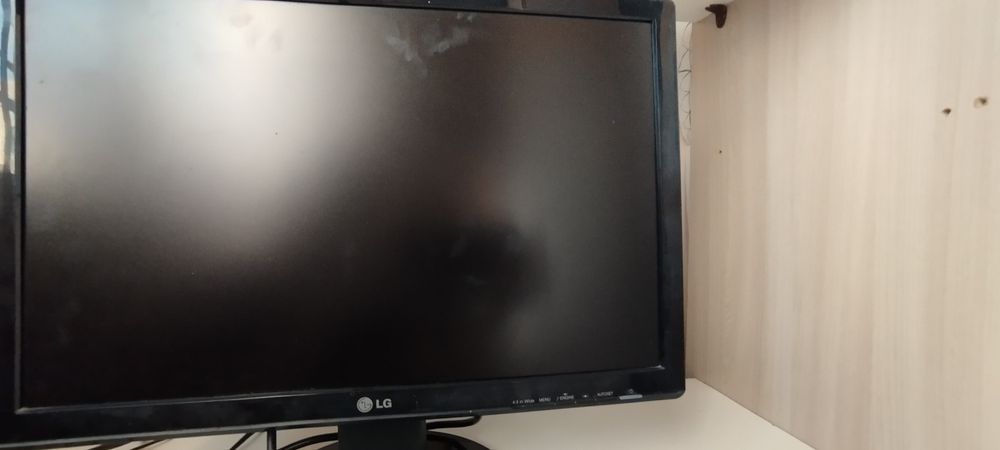 Монитор  б/у в не рабочем состоянии