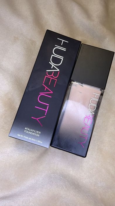 fondul de ten lichid Huda Beauty #FauxFilter Luminous Matte