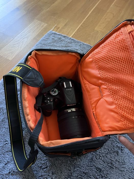 Vând aparat foto Nikon D 5200