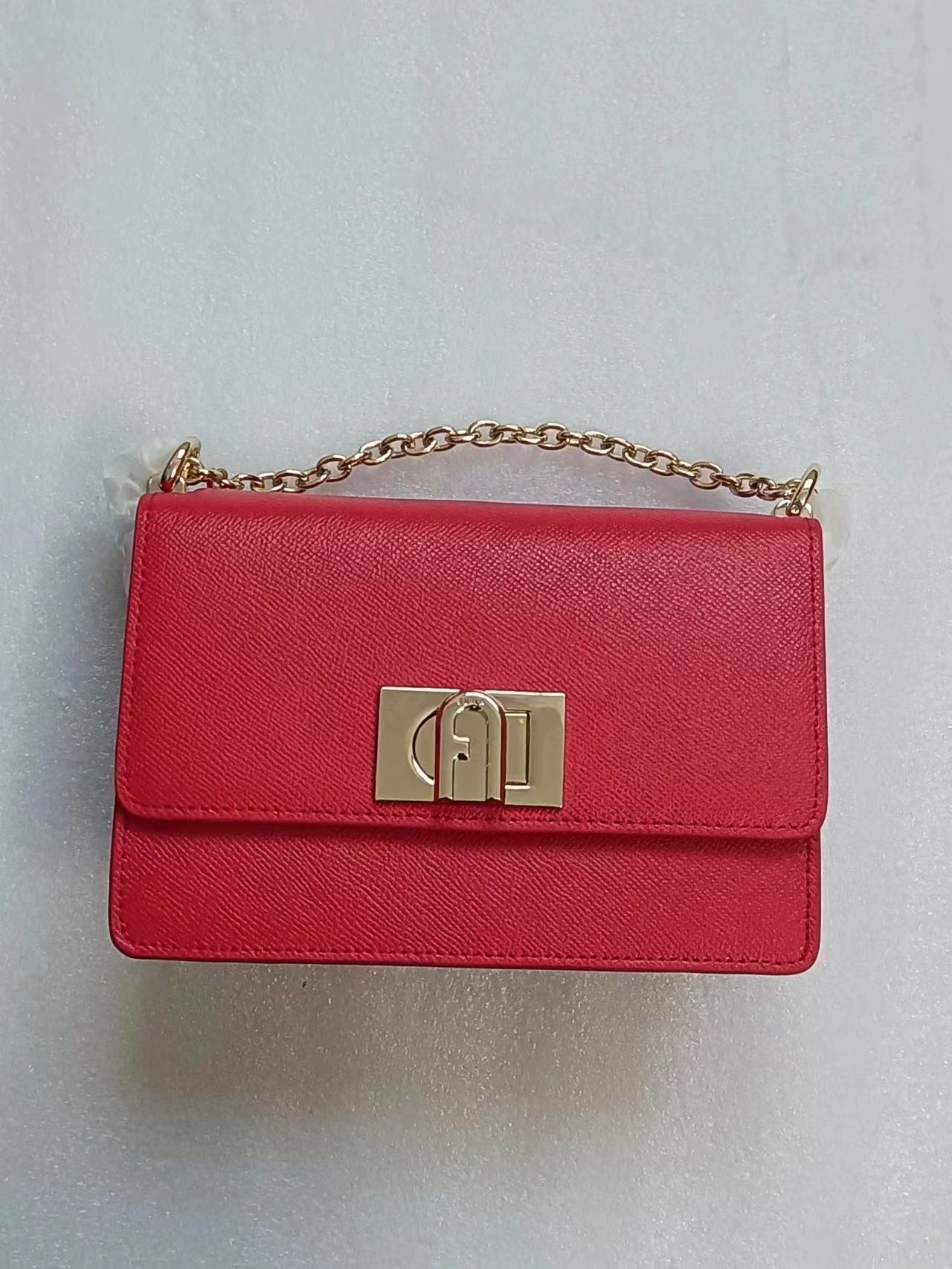 Налична чанта furla естествена кожа