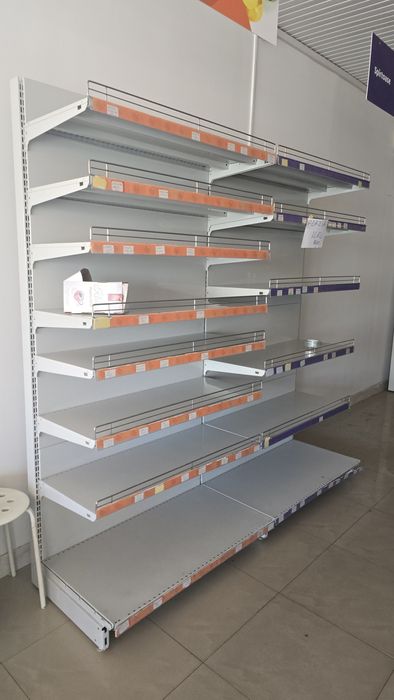 Rafturi de magazin