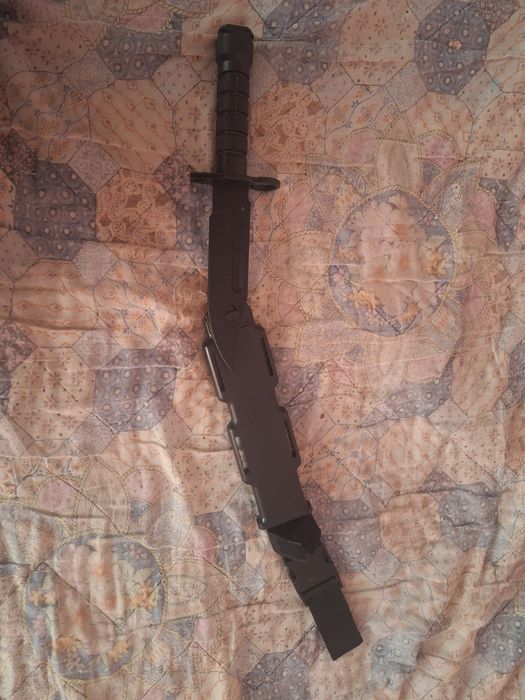 Нож играчка от гума и пластмаса