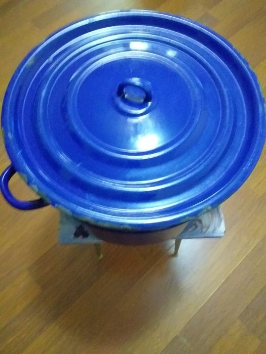 Эмалированная кастрюля