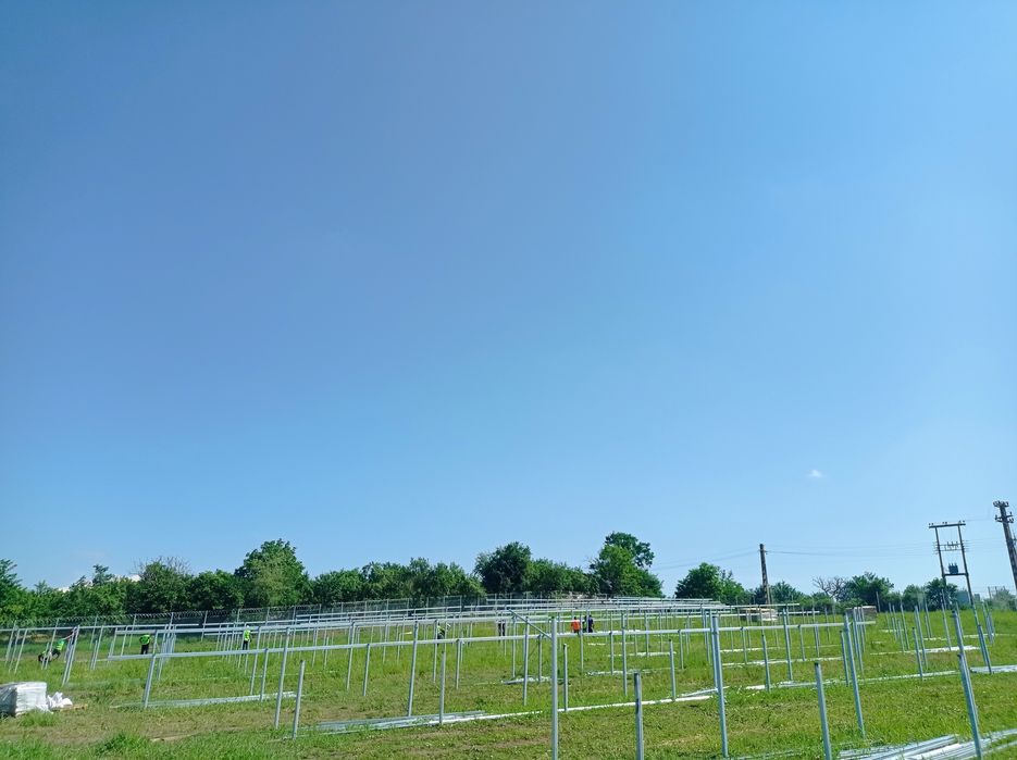 Inchiriere utilaj de batut stalpi parcuri fotovoltaice