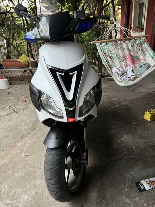 Vand aprilia sr  2009 modificat sau schimb