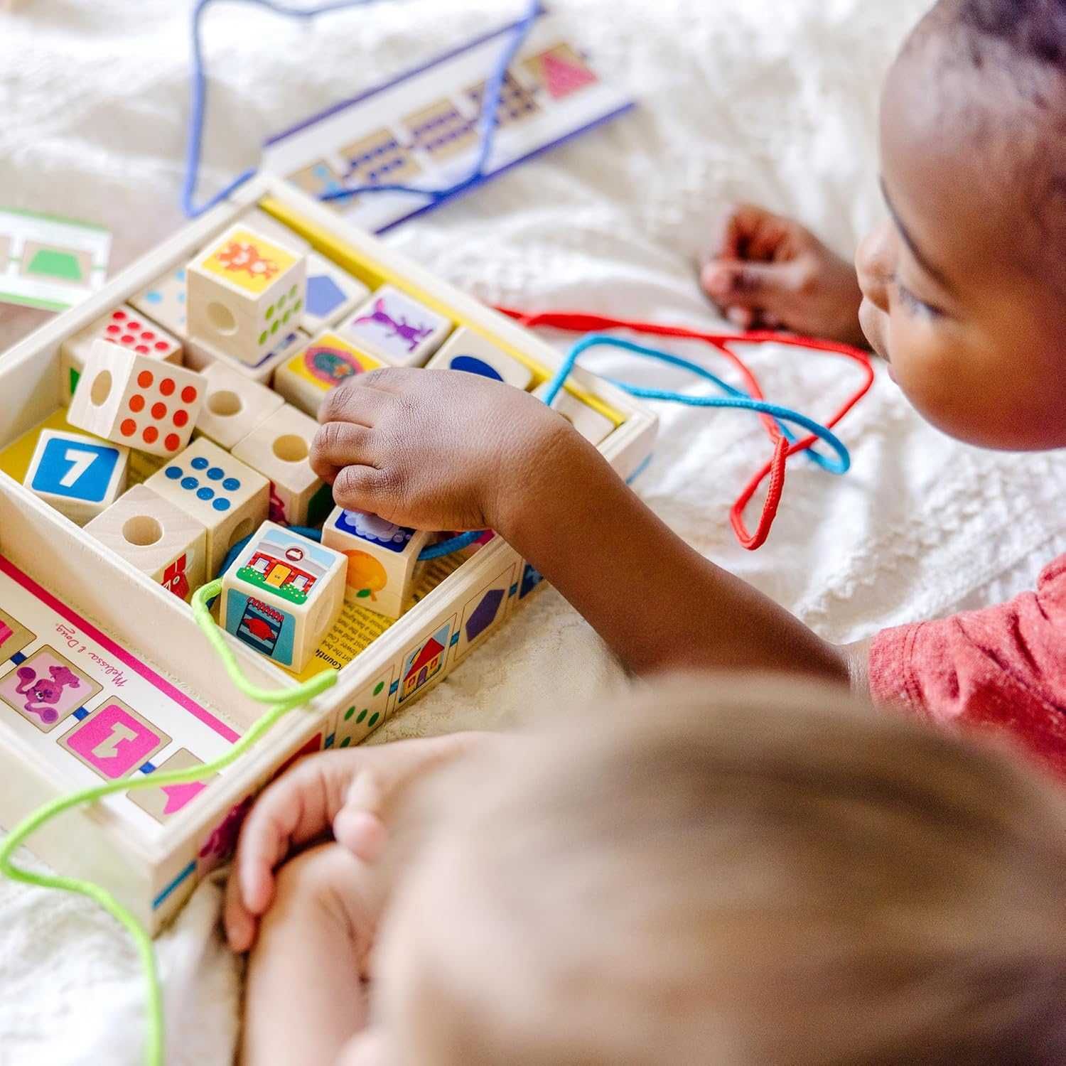 Дървени мъниста за нанизване Melissa & Doug Дървени кубчета