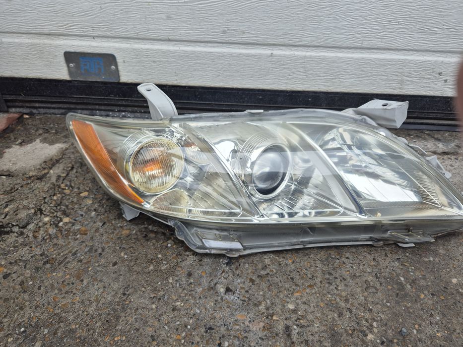 Faruri Toyota Camry. 2006-2009. Volan stinga. Preț bucata.