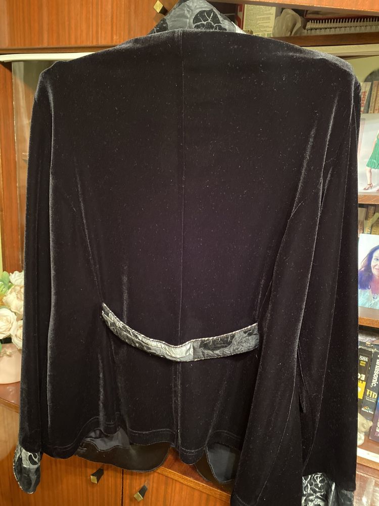 Бархатный пиджак, кофточка и платье
