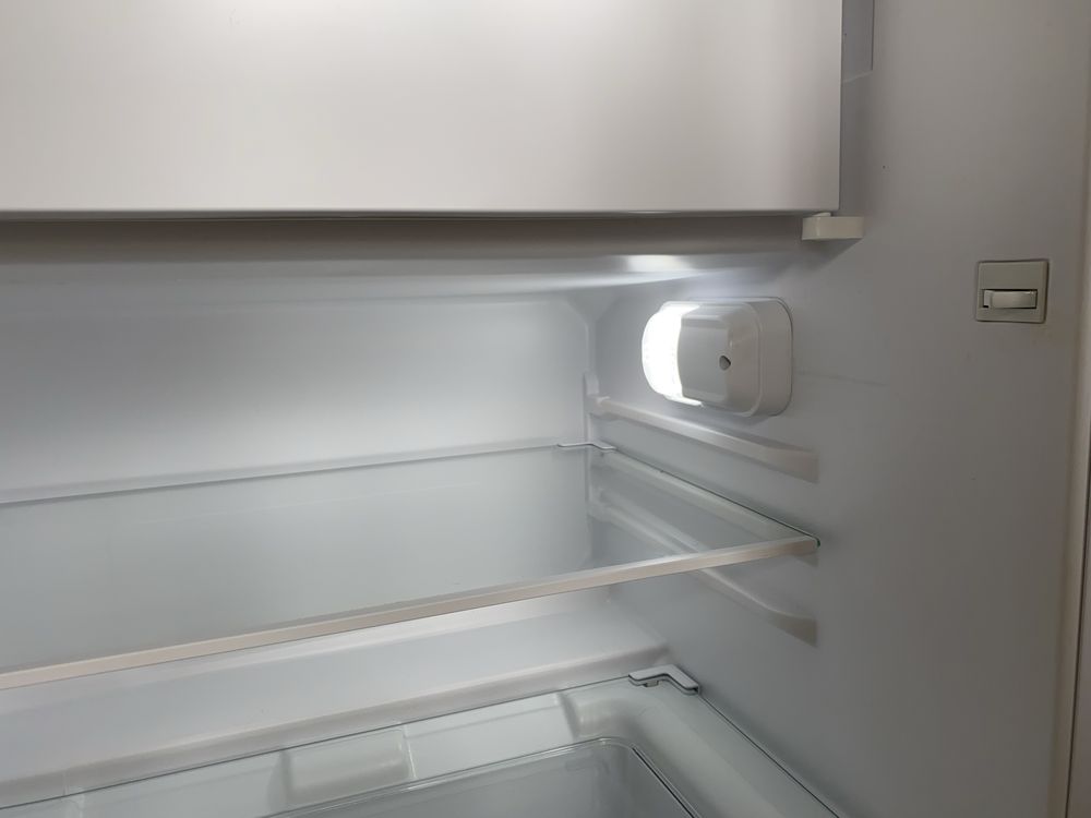 Продавам нов неупотребяван немски  хладилник за вграждане Electrolux