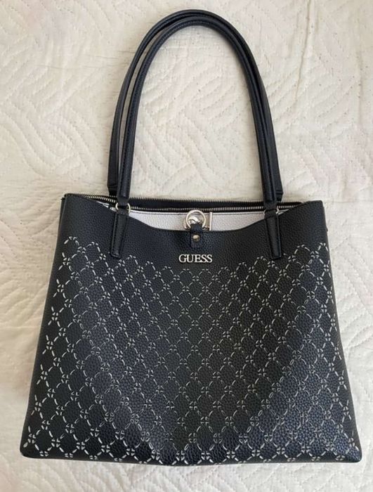 Оригинална чанта Guess