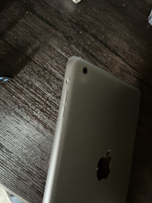Планшет iPad mini 2 в отличном состоянии