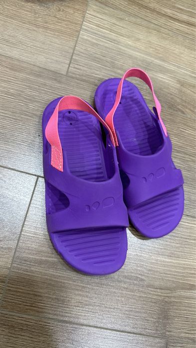 Продам новые детские сланцы Decathlon 29-30