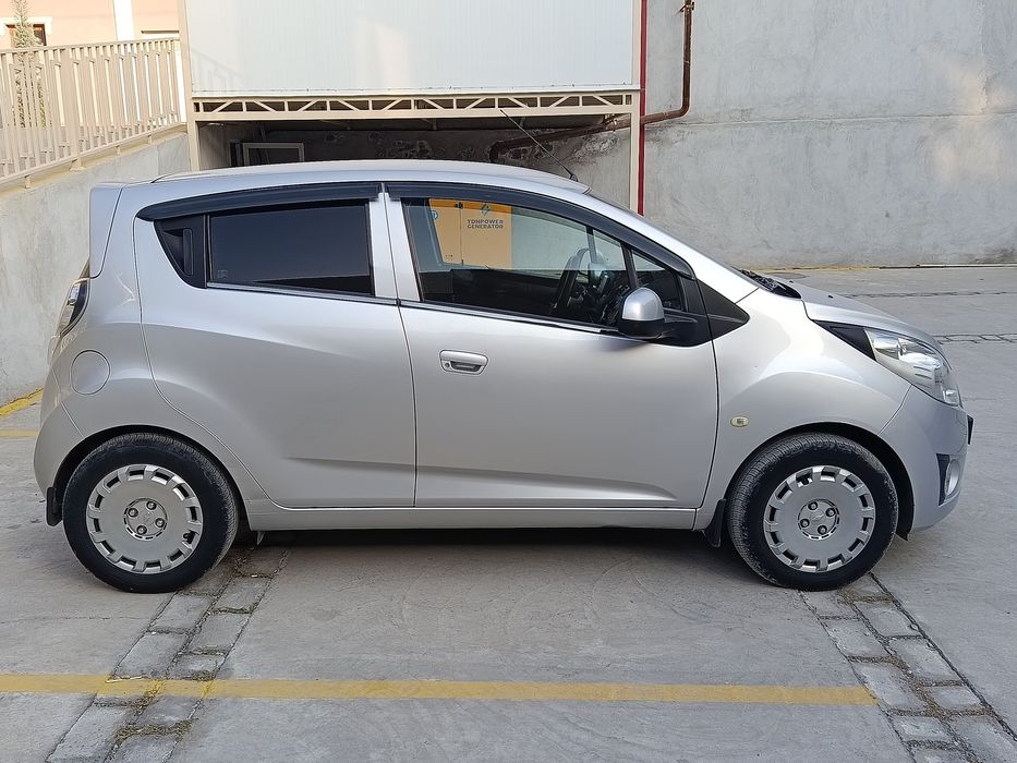 Spark 2010 yili  kraska toza motor ochilmagan garantiya