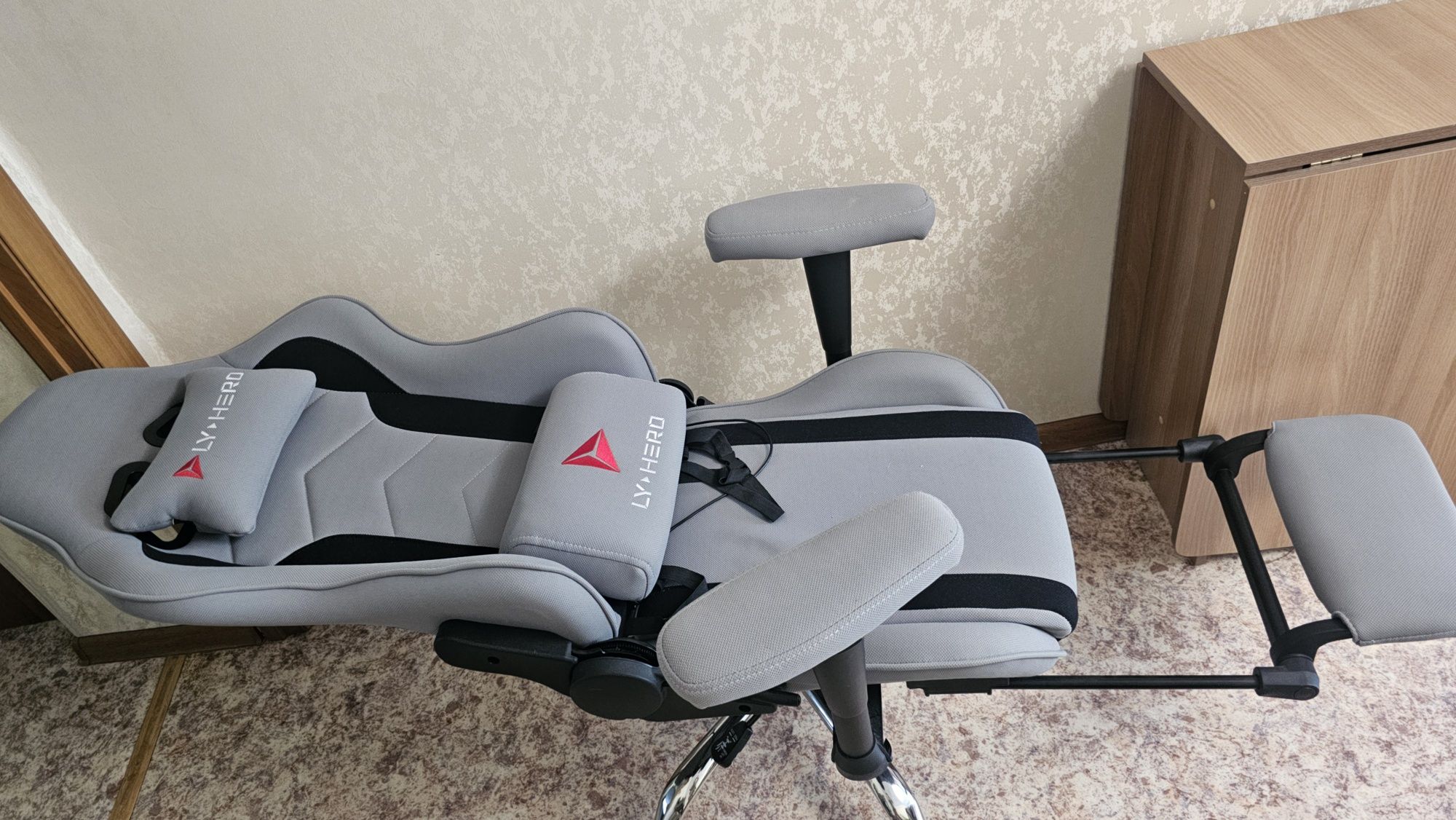 Игровое компьютерное кресло