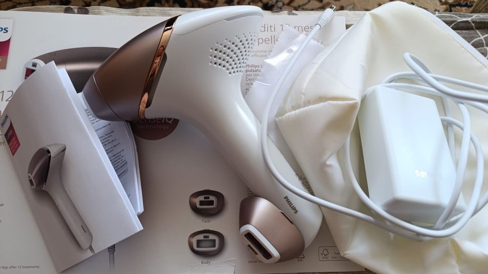 Epilator IPL Philips Lumea Seria 8000 nou