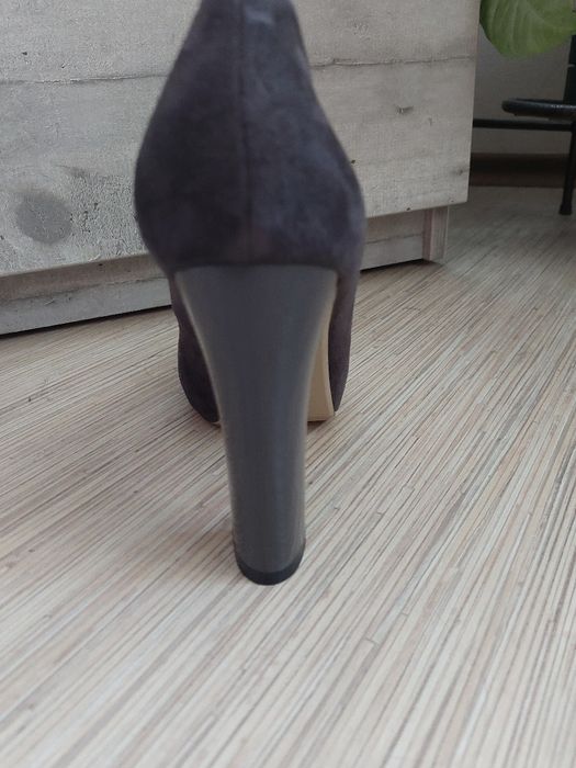 Дамски обувки с висок ток