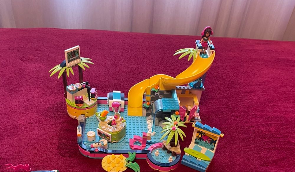 Lego friends - petrecere la piscina