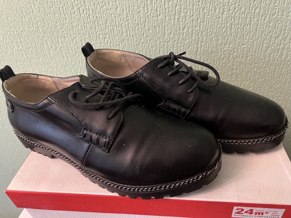 Кожаные женские туфли