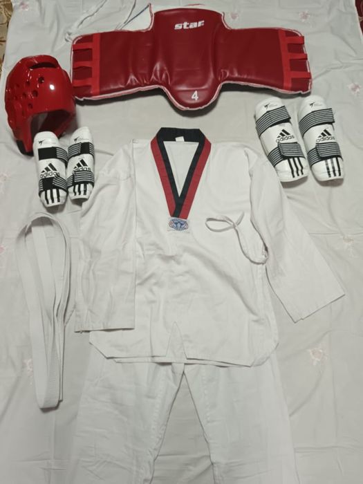 Продам костюм для таэквондо, вся экипировка в комплекте