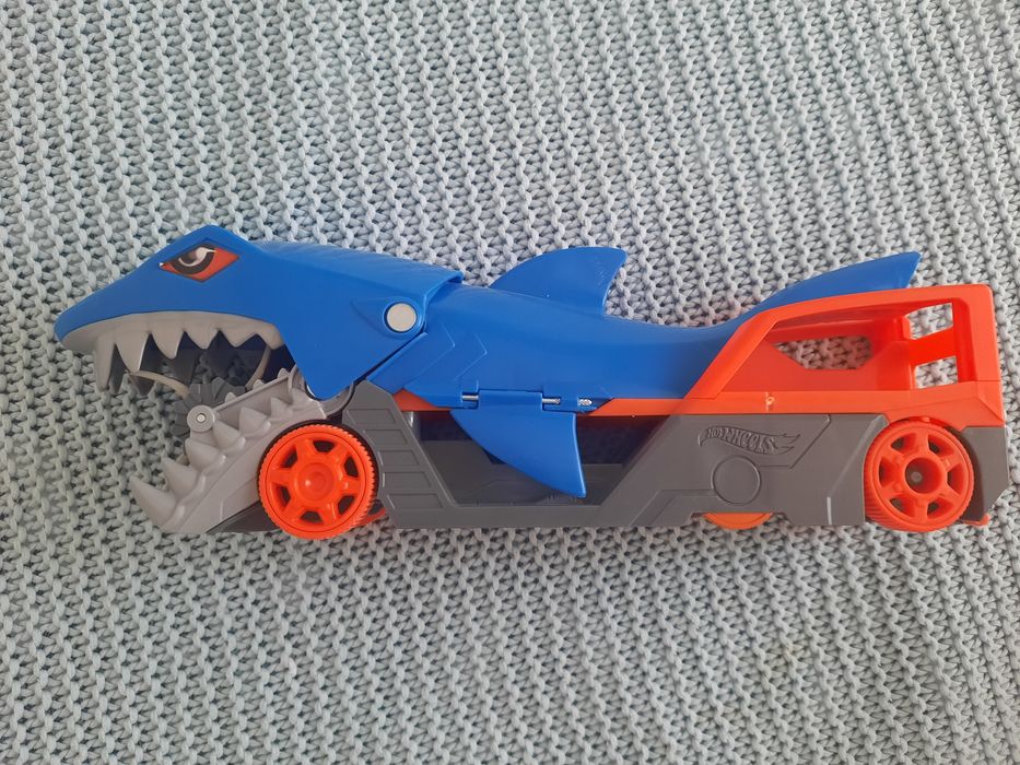 Set de Joaca Hot Wheels Camion Rechin Transportator