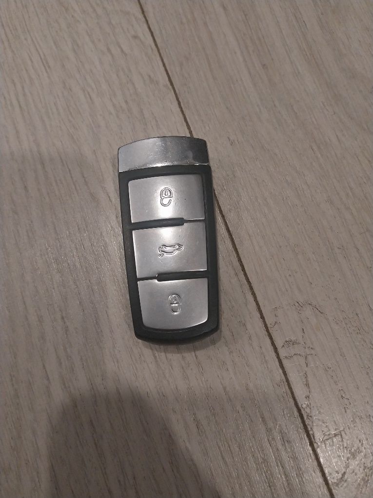 Оригинални ключове за Bmw Mercedes Vw Audi Toyota Nissan Mazda Renault