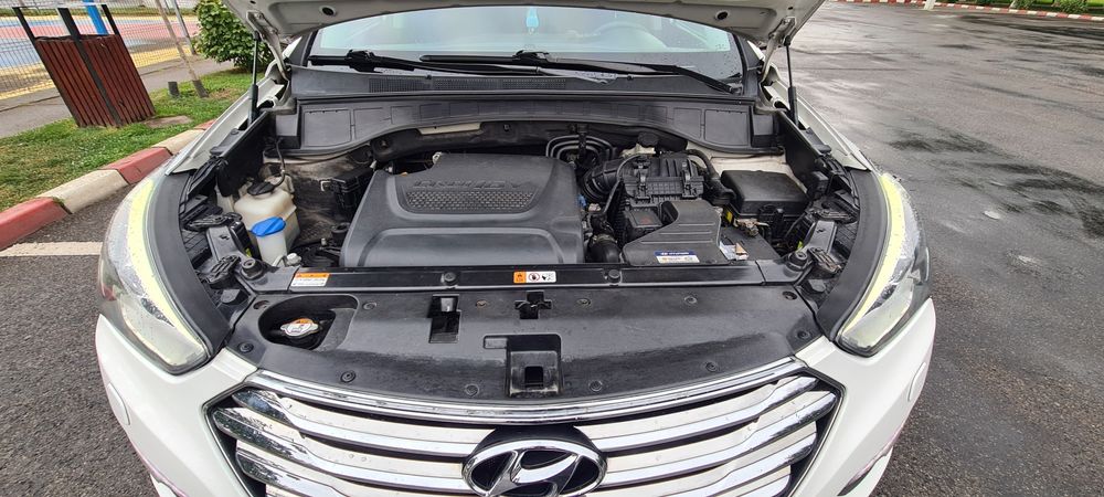 Hyundai Grand Santa Fe 6 locuri