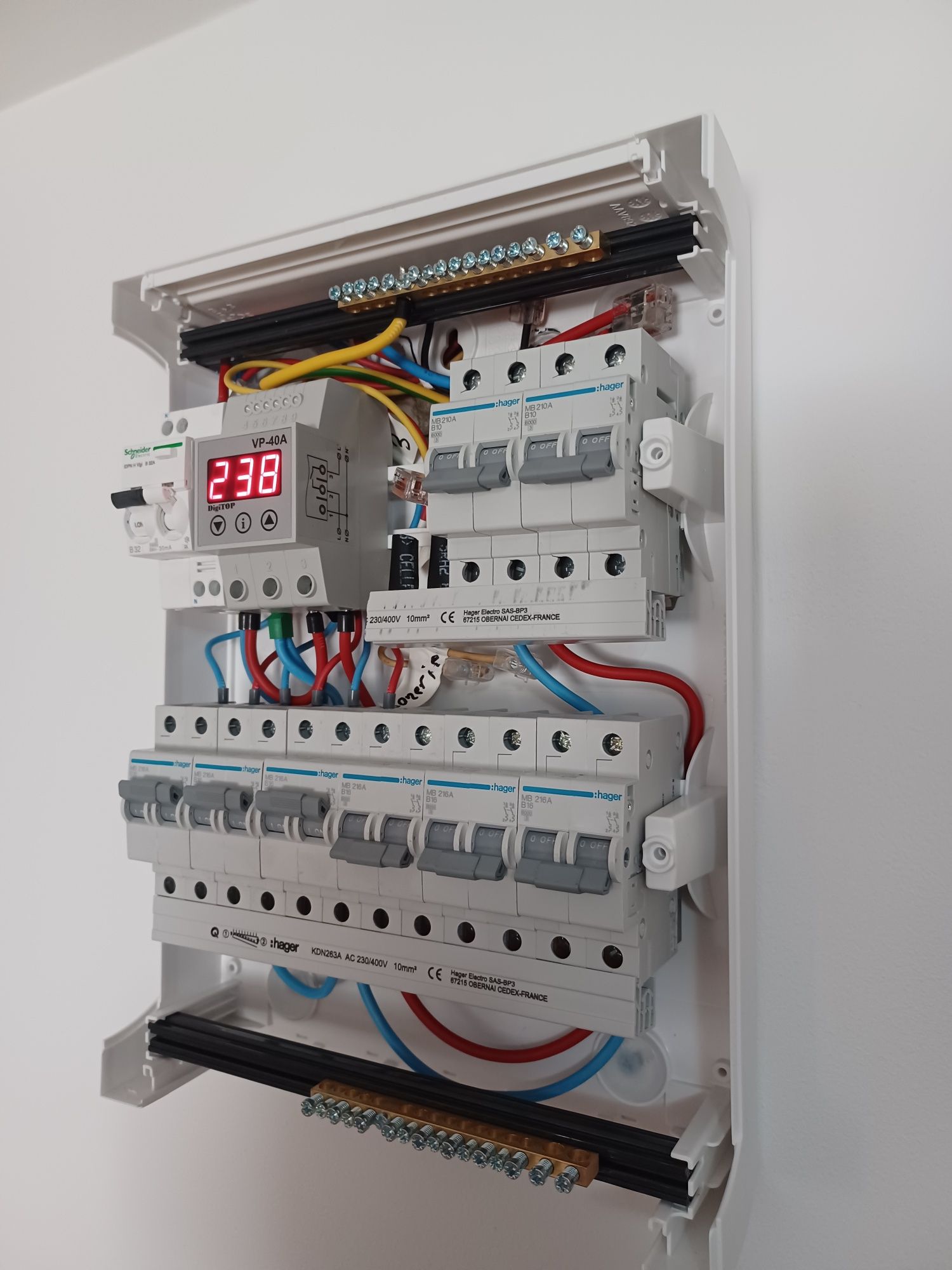 Electrician Botoșani. Reparații, extinderi instalații electrice.