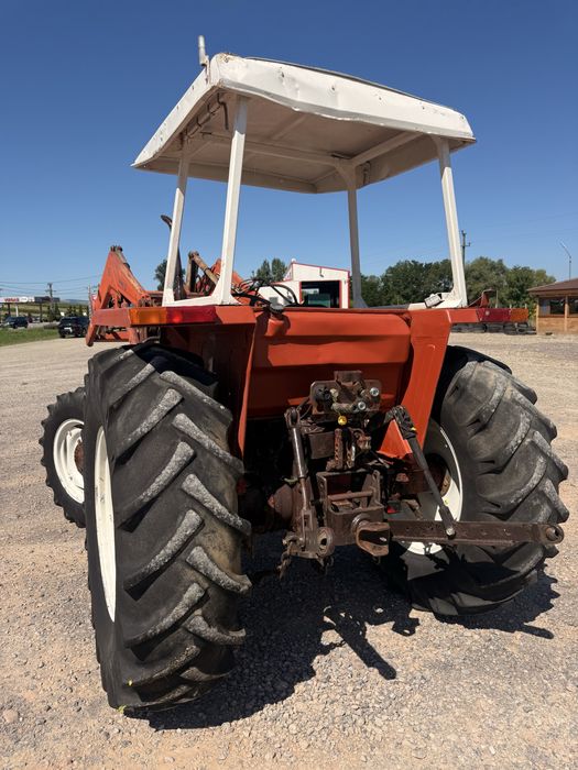 Tractor fiat 580 cu incarcator in 3 pistone de 58 cp