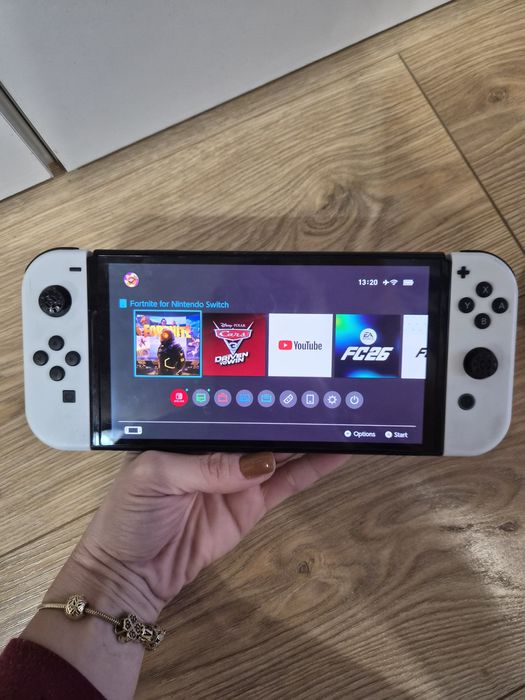 Nintendo switch o led + калъф + кутия + PowerA Joy-Con Comfort Grip
