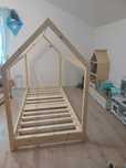 Pat lemn brad tip casuta montessori lac natur 90x200