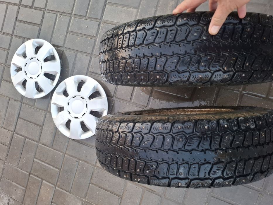 Продам шины диски и калпаки две штуки