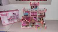 Castel cu Barbie și Ken incluse