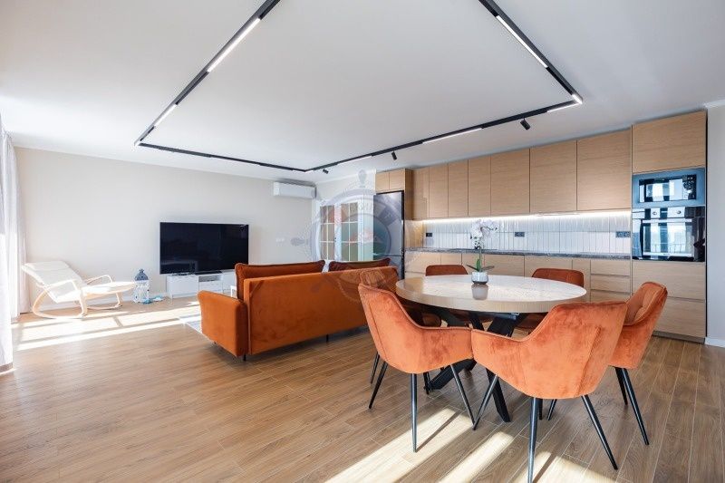 Дава се под наем Тристаен апартамент в Варна, Чайка - 160 кв.м за 2000 € - Снимка #1