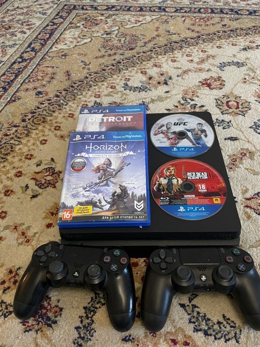 Playstation 4 slim