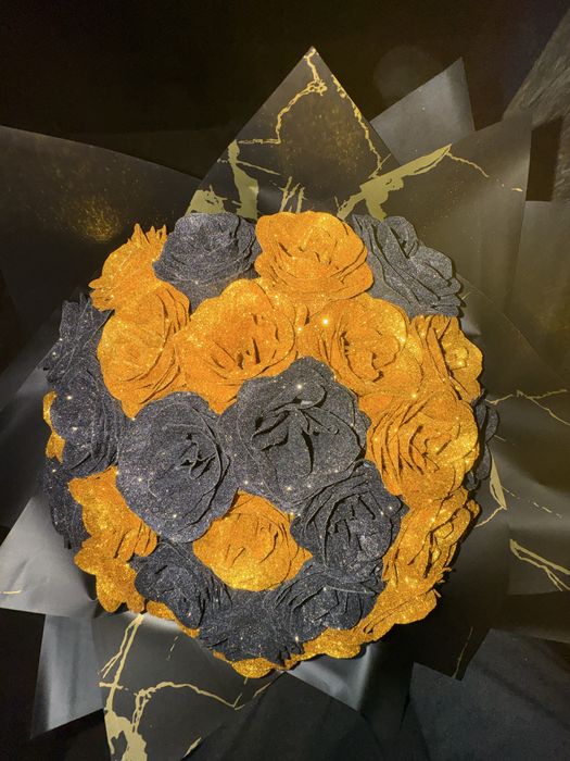 Buchet auriu/negru cu sclipici 31 de fire