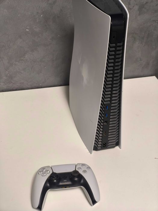 playstation 5 ps5 1tb disk edition cu o maneta