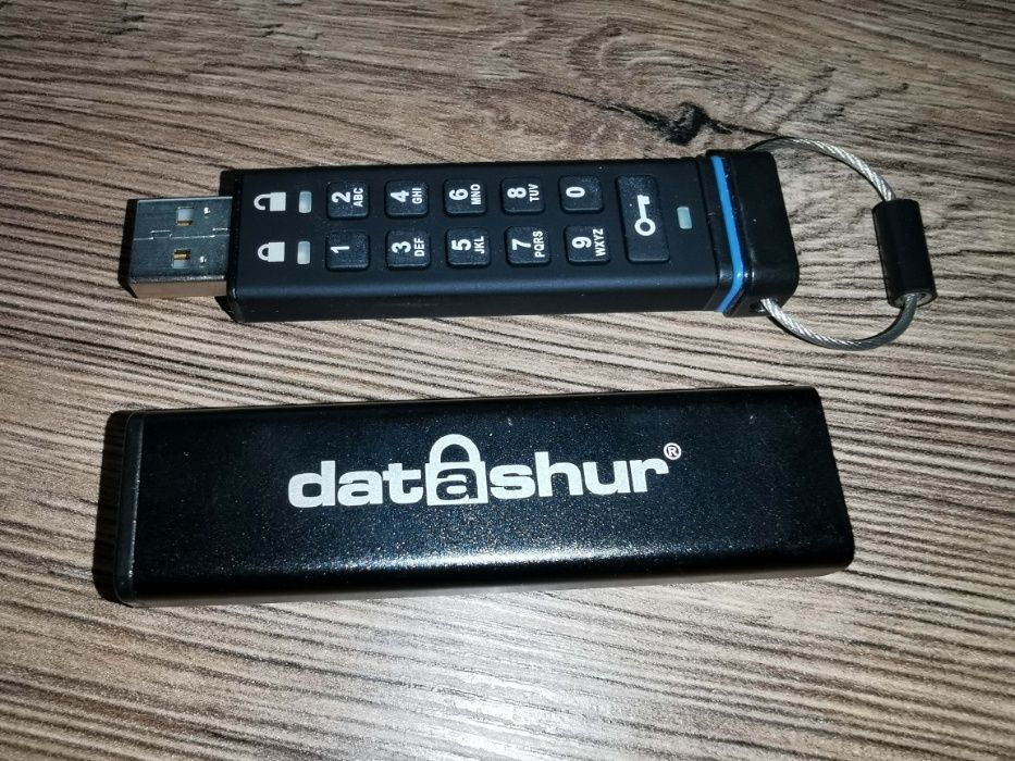 Защищенный USB-накопитель iStorage DatAshur Flash Drive 16Gb