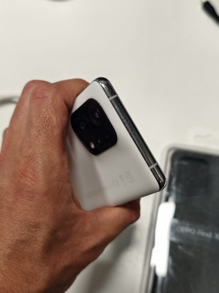 Продавам oppo find x5 256gb white
