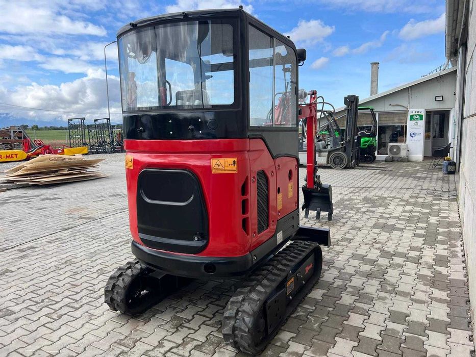 Miniexcavator Qilu – 2,5 T , motor Kubota 25 Hp + 3 cupe (Nou) + Video