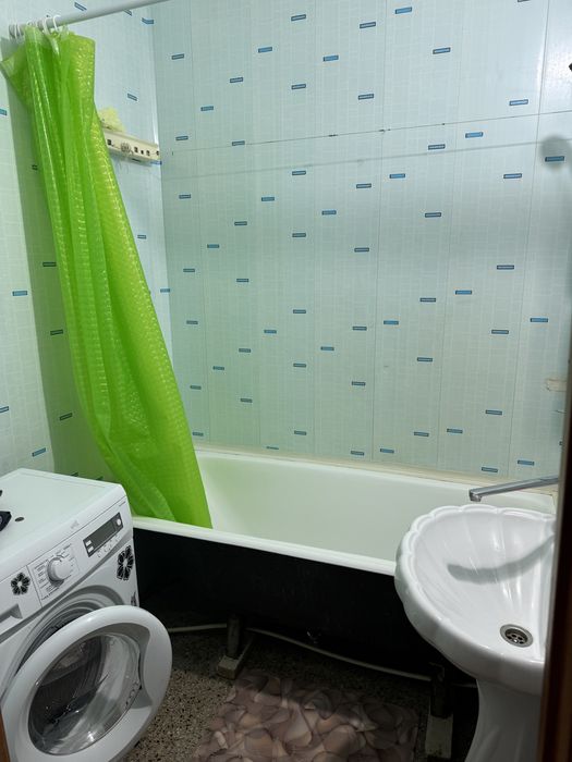 Сдам 1 комнатную квартиру в 10 мкр 15 дом 4 этаж